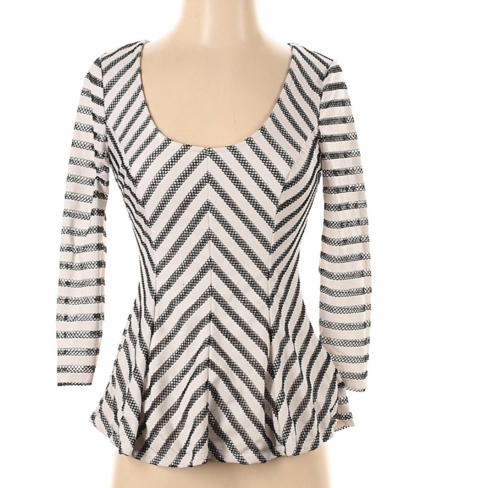 🆕️ Guess Chevron Peplum Top - Small